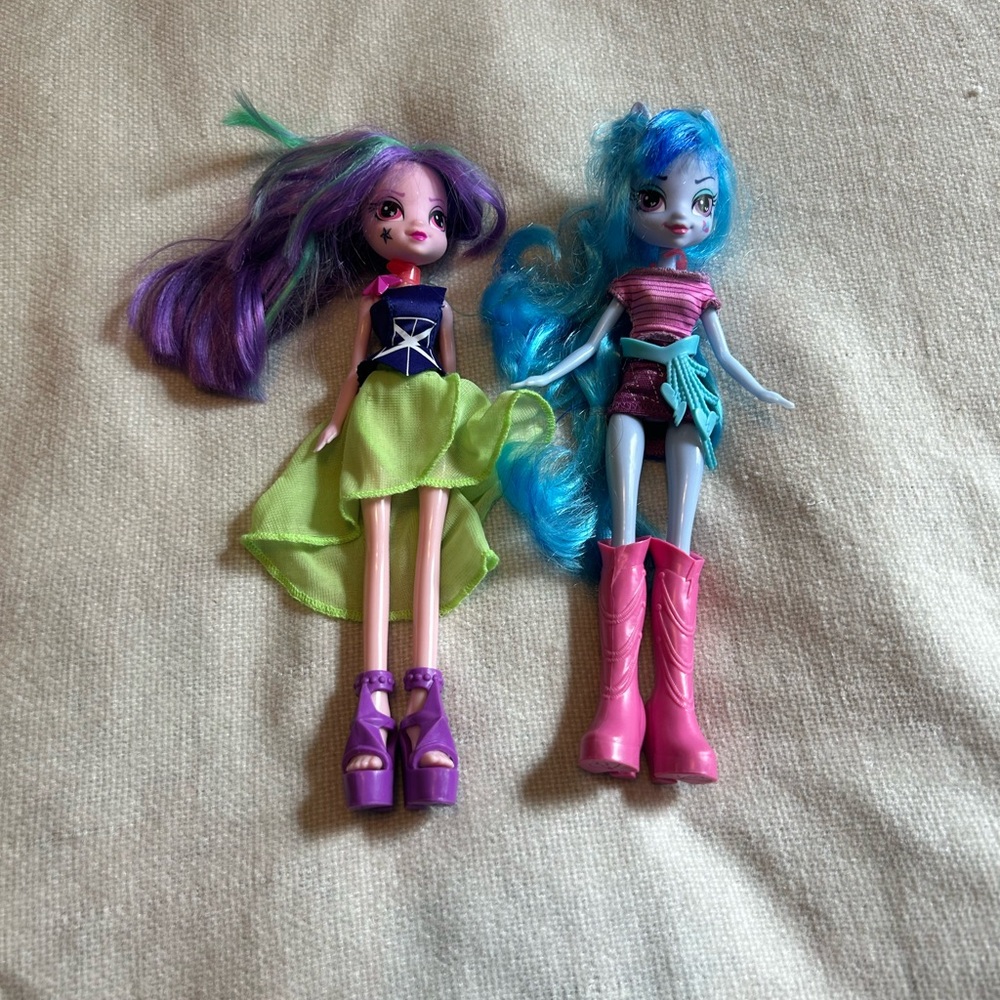 Equestria Girls Rainbow Rock Aria Blaze and Sonata Dusk.